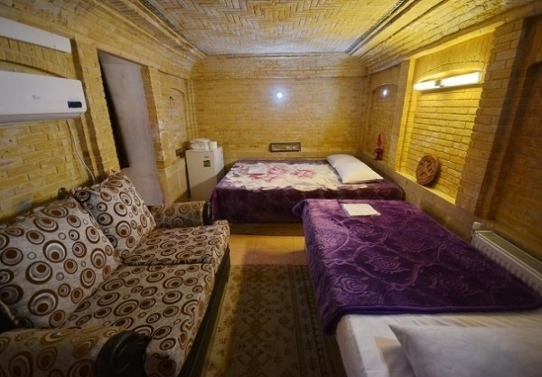 اتاق سه تخته اقامتگاه سنتی گل طاها شیراز